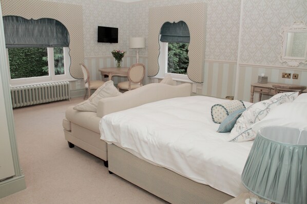 Junior Suite, 1 King Bed | Desk, free WiFi, bed sheets - St Andrews Town Hotel (Droitwich)