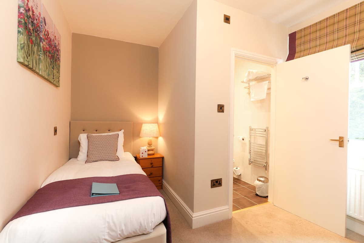 1 slaapkamer, een bureau, gratis wifi, beddengoed