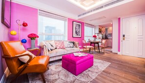 Monroe Suite | Living area | LED TV - Madera Hollywood (Hong Kong)