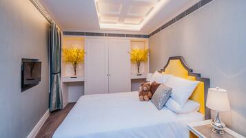 Deluxe Queen Suite