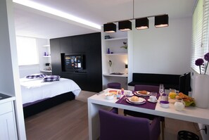 Loft | Premium bedding, free minibar, desk, soundproofing