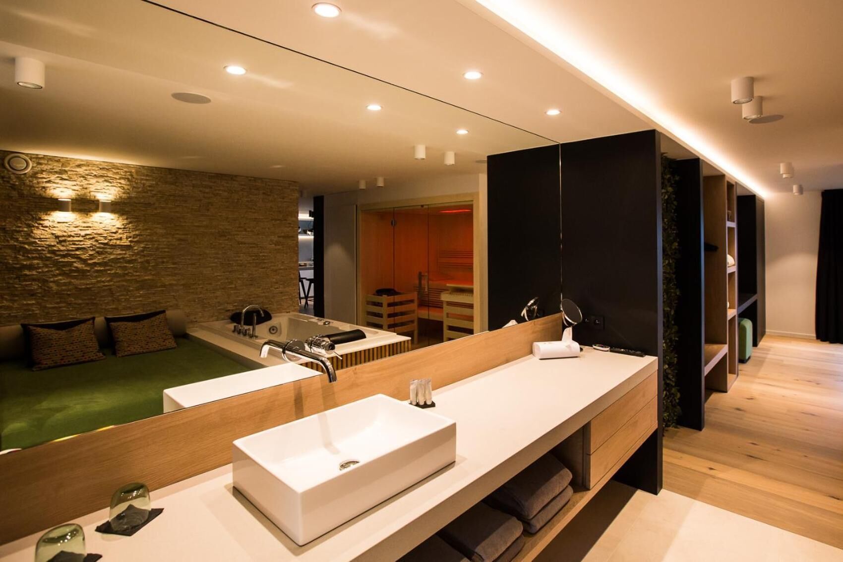 Separate tub and shower, free toiletries, hair dryer, bathrobes