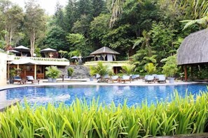 Outdoor pool - SanGria Resort & Spa (Lembang)