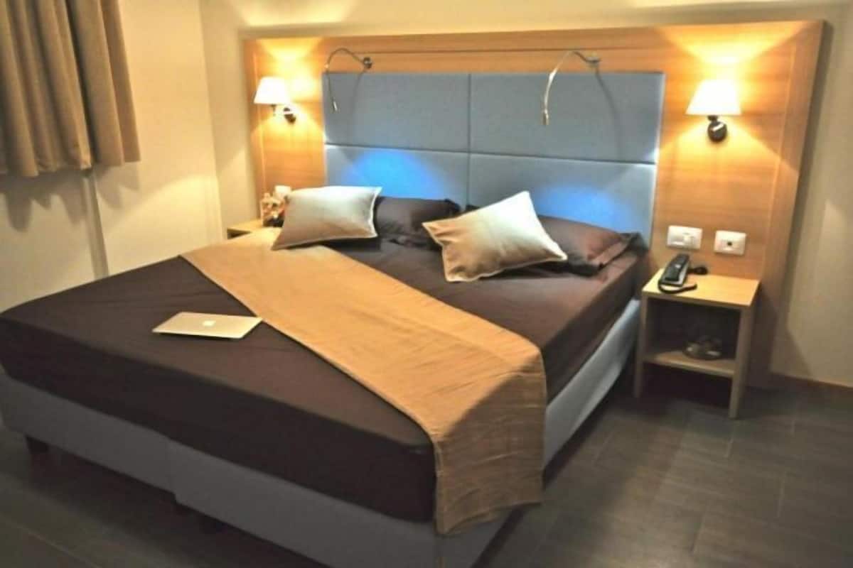 In-room safe, desk, blackout drapes, soundproofing