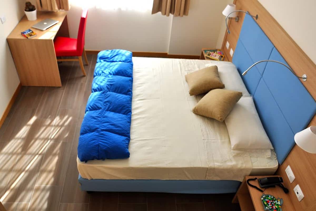 In-room safe, desk, blackout drapes, soundproofing