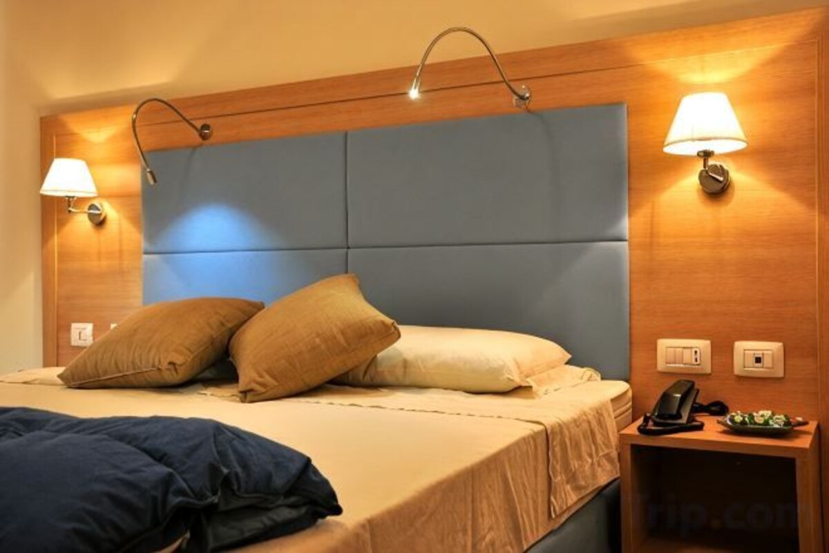 In-room safe, desk, blackout drapes, soundproofing
