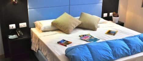 Zimmersafe, Schreibtisch, Verdunkelungsvorhänge, schallisolierte Zimmer