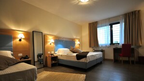 Triple Room | In-room safe, desk, blackout drapes, soundproofing - 325 Tor Vergata (Rome)