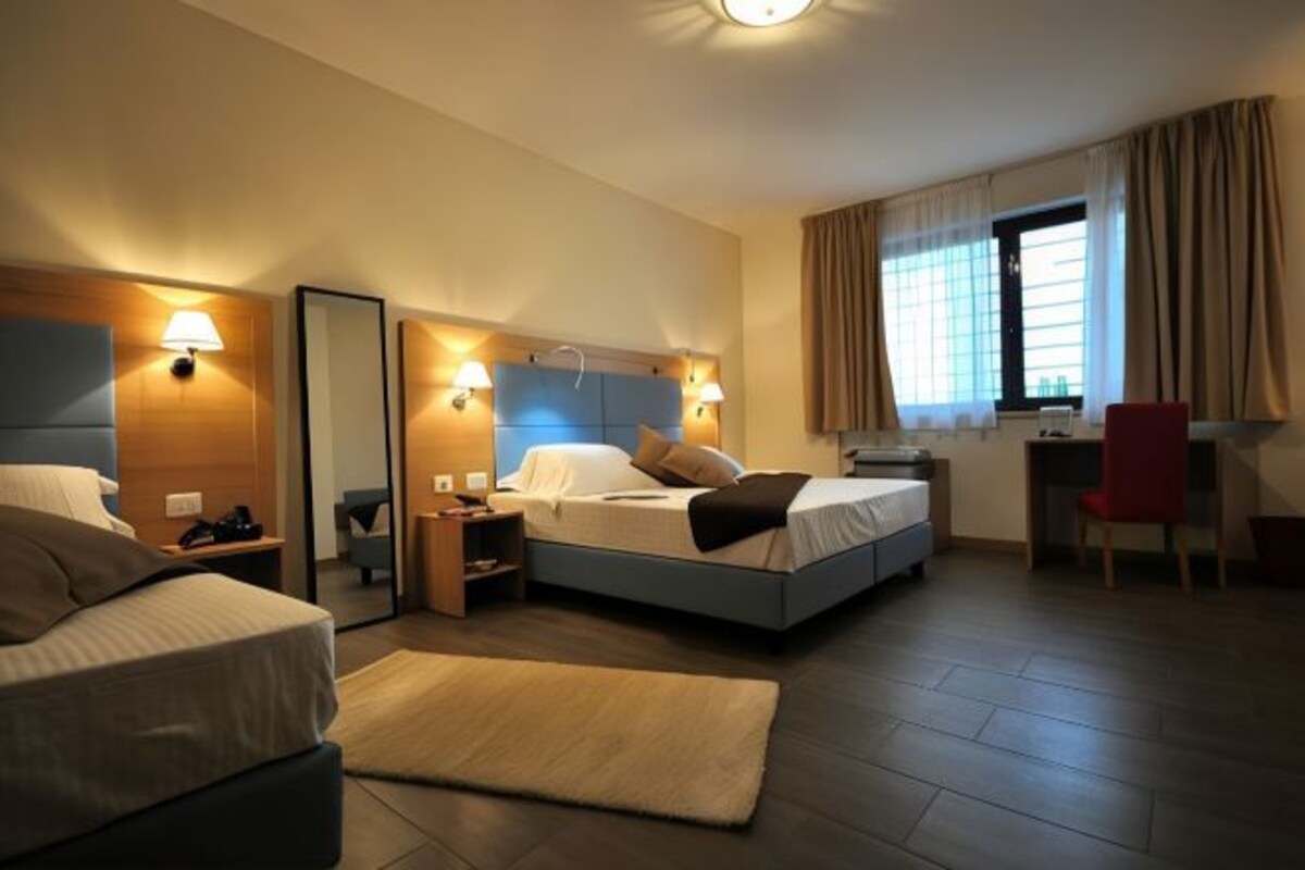 In-room safe, desk, blackout drapes, soundproofing
