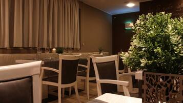 Sudah termasuk sarapan prasmanan setiap hari