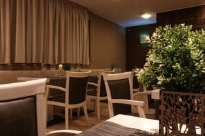 Free daily buffet breakfast - 325 Tor Vergata (Rome)