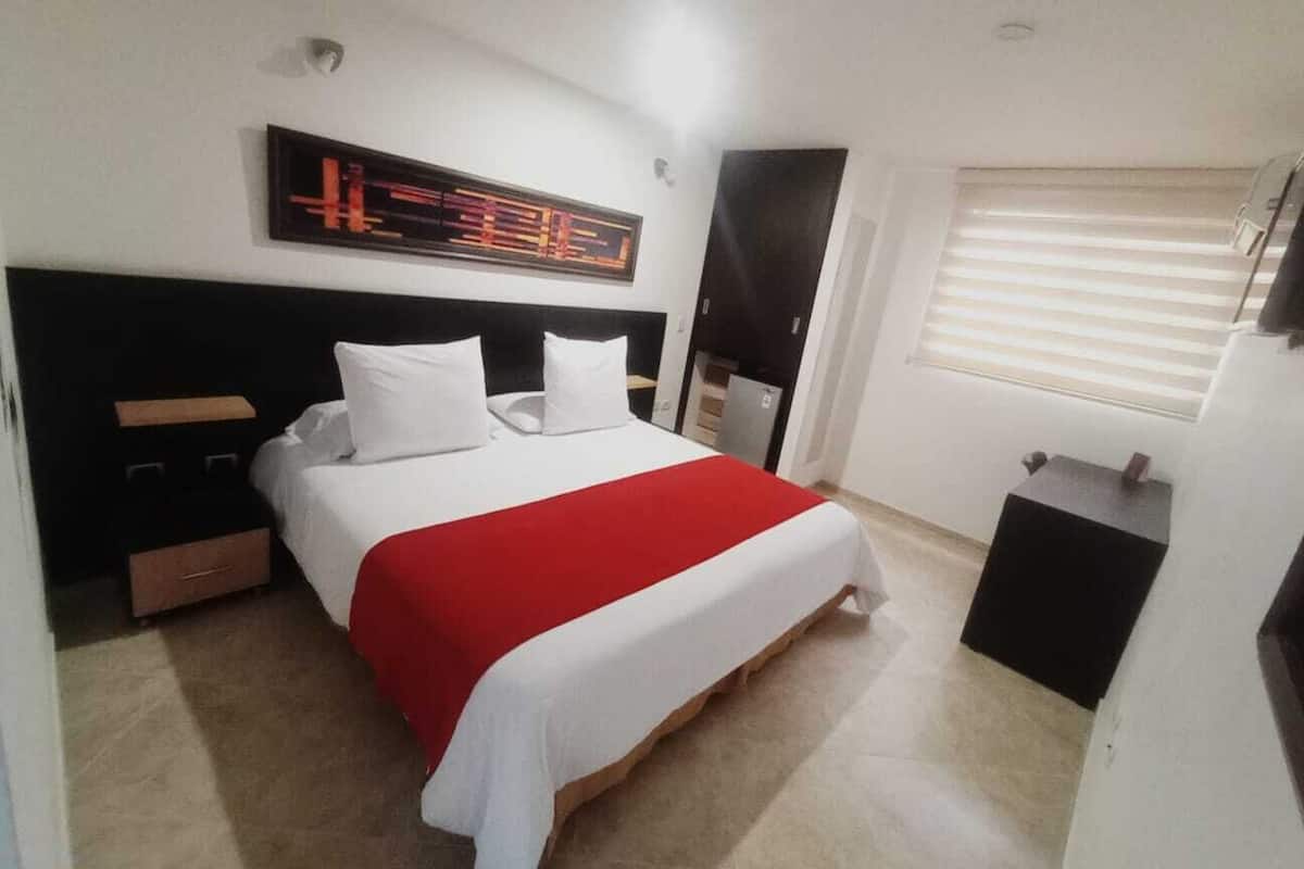 Ropa de cama de alta calidad, minibar y cortinas blackout
