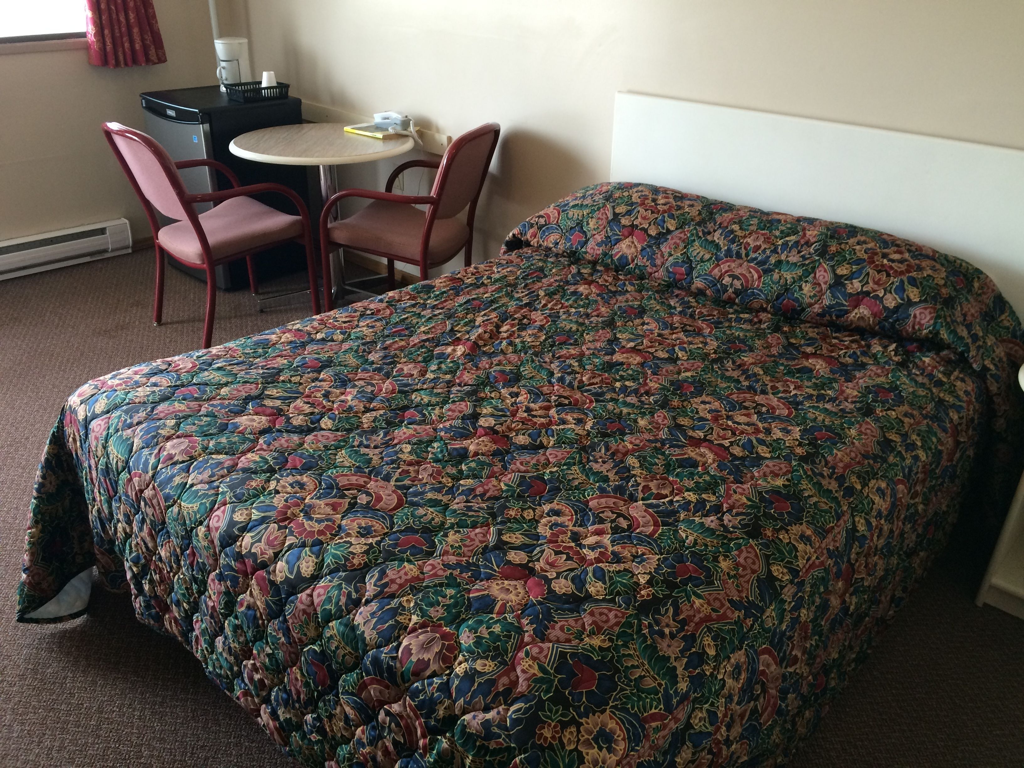 Standard Room, 1 Queen Bed | Desk, free WiFi