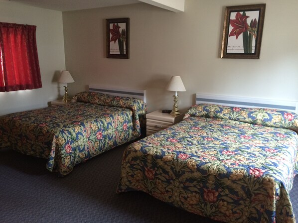 Deluxe Cabin, 2 Queen Beds, Kitchenette