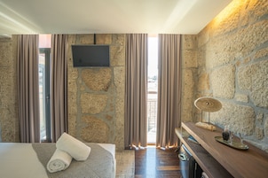 Double Room, 1 Double Bed | In-room safe, desk, blackout drapes, soundproofing