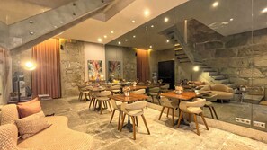 Coin salon dans le hall