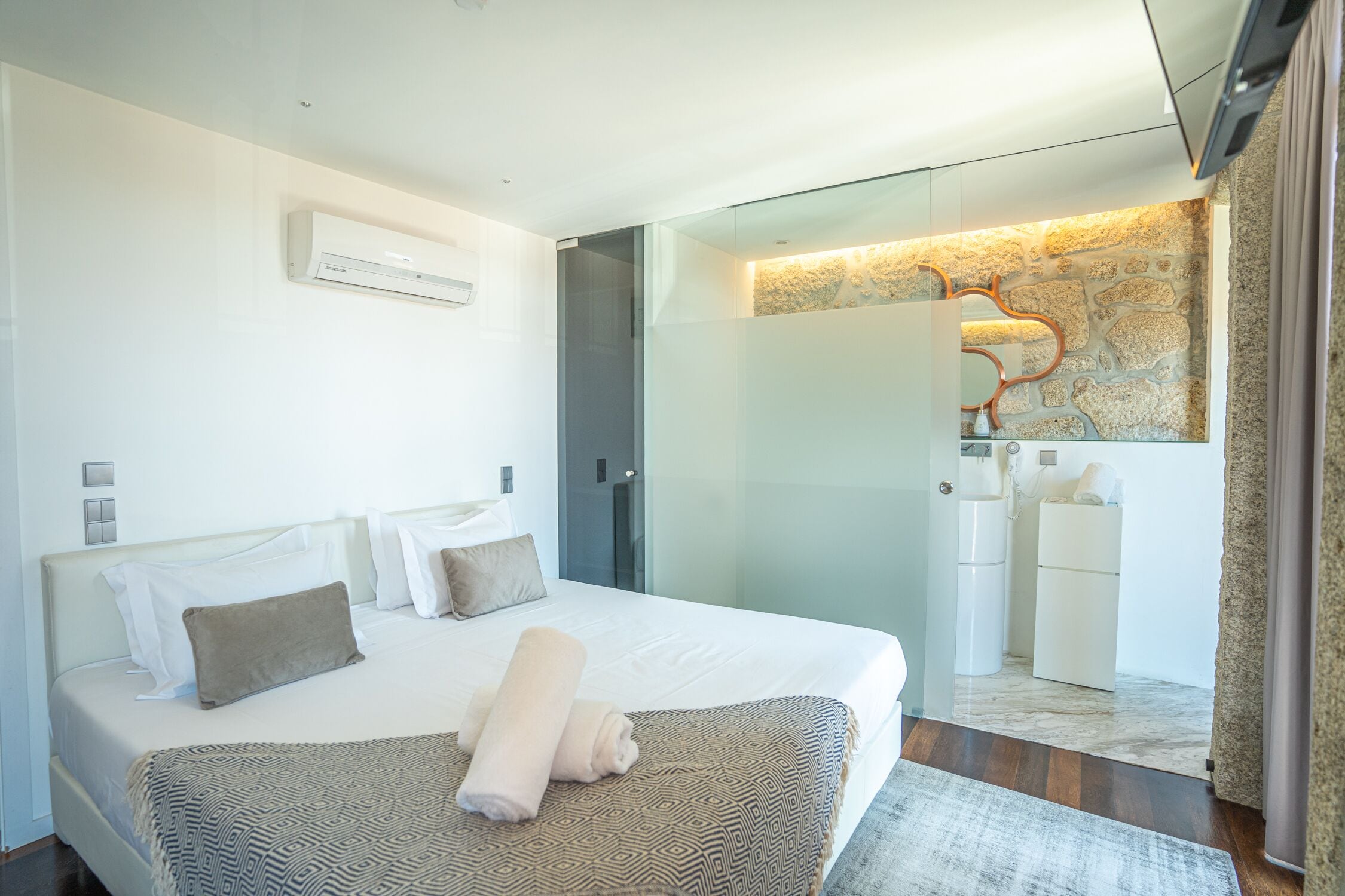 Foto - CHARM by YoursPorto