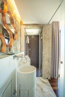 Double Room, 1 Double Bed | Bathroom | Shower, free toiletries, hair dryer, towels
