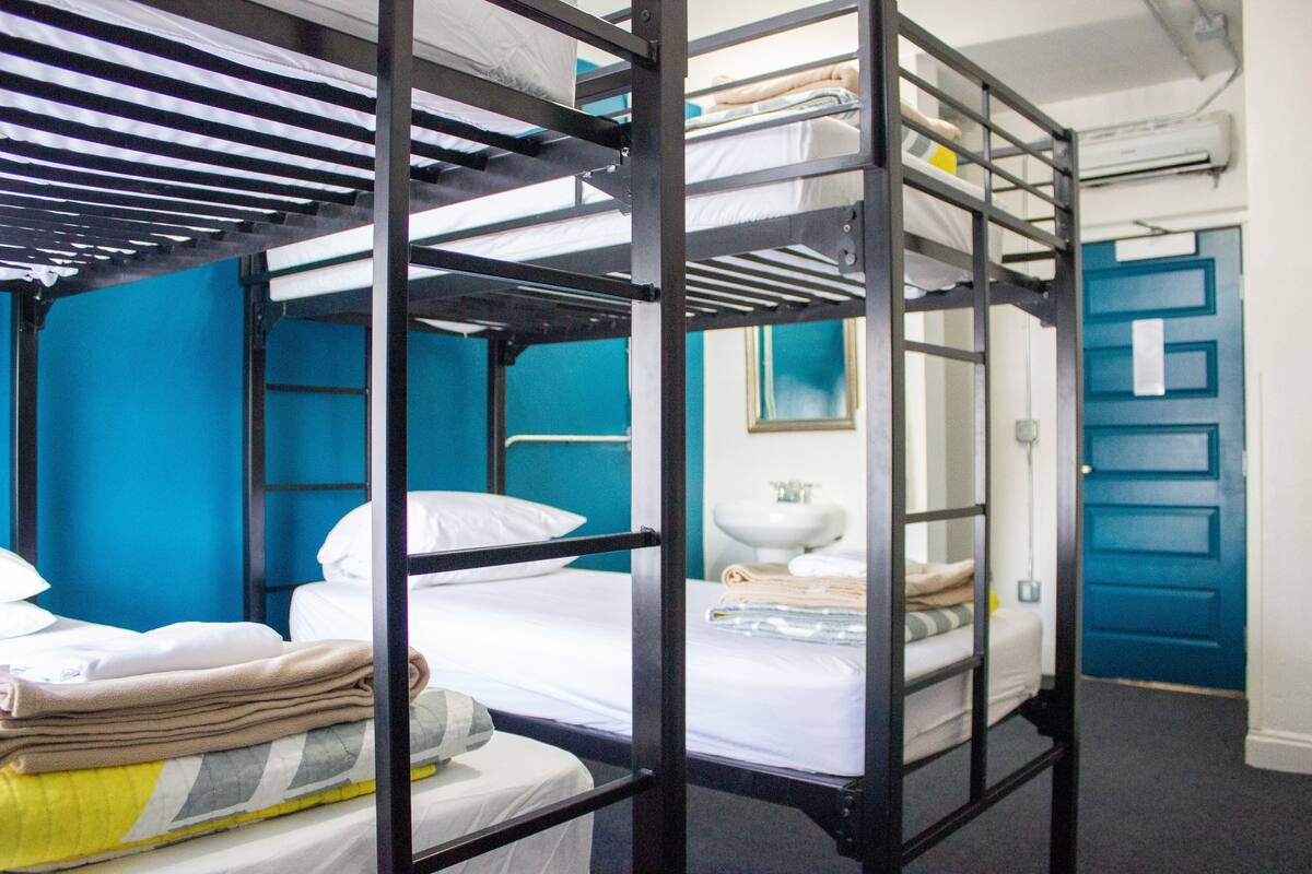 BED IN 4-BED SHARED DORMITORY (MEN ONLY)