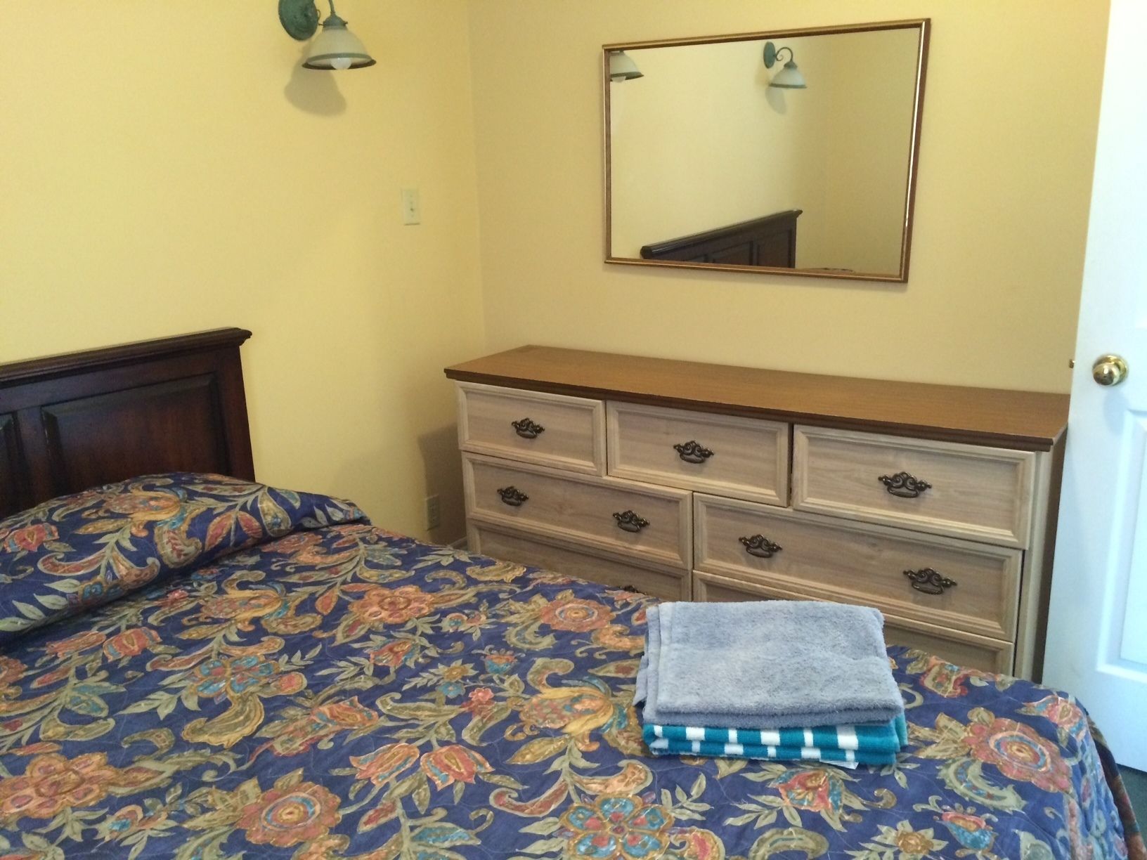 Escrivaninha, Wi-Fi de cortesia, roupa de cama