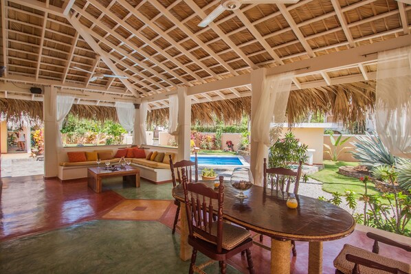 Outdoor dining - Villa Las Palmas (Las Galeras)