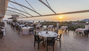 16 restaurants, breakfast, lunch, dinner served; international cuisine 