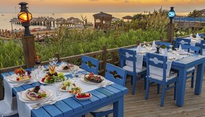 16 ห้องอาหาร, บริการอาหารเช้า อาหารกลางวัน อาหารเย็น, อาหารนานาชาติ