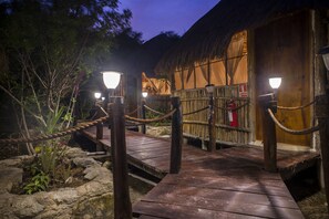 Courtyard view - Maya Cabanas & Cenote Tulum (Tulum)