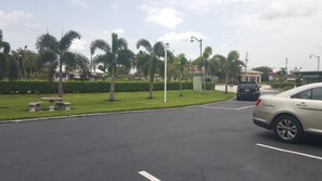 Ubetjent parkering (inkludert)