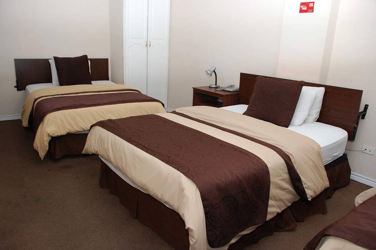 Habitación familiar | Minibar, escritorio, insonorización y wifi gratis