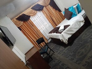 Minibar, escritorio, sistema de insonorización y wifi gratis 