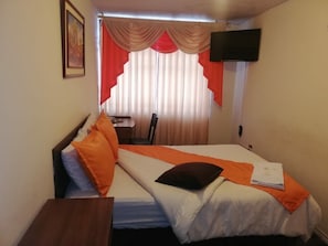 Standard Double Room Single Use | Minibar, desk, soundproofing, free WiFi - Bonaventure Hotel (Quito)