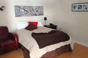 Classic-Zimmer, 1 Queen-Bett, Meerblick | Schreibtisch, schallisolierte Zimmer, Zustellbetten, kostenloses WLAN