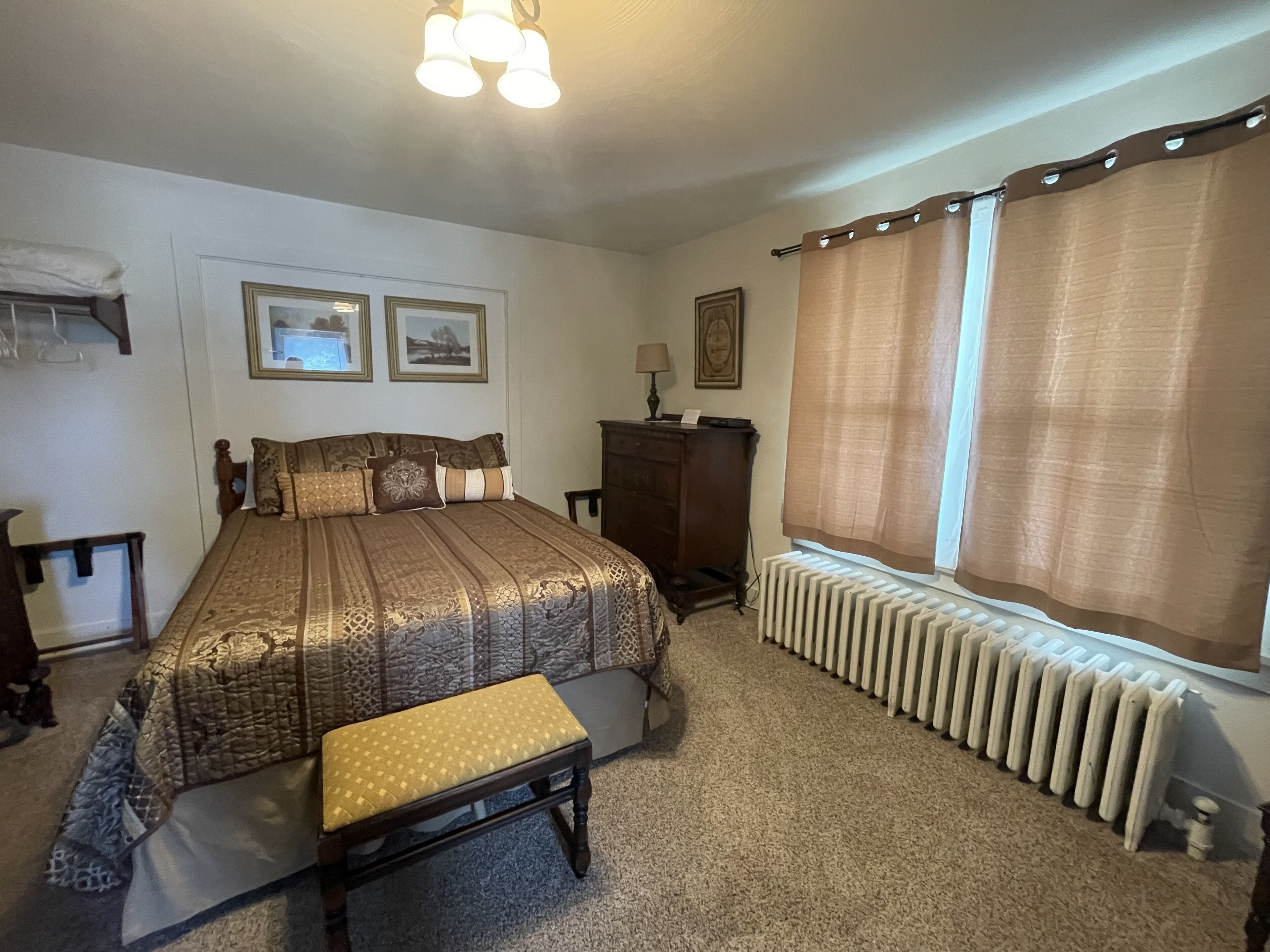Traditional Room, 1 Queen Bed | Free WiFi, bed sheets