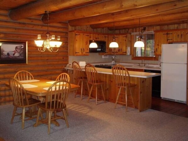 Lägenhet - 2 sovrum | Eget kök | Stort kylskåp, mikrovågsugn, spishäll och diskmaskin