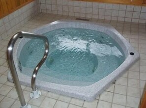 Indoor spa tub