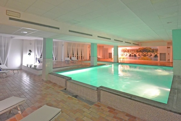 Indoor pool, 2 outdoor pools, sun loungers