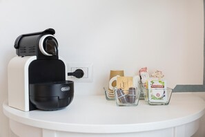 Coffee/tea maker, electric kettle - B&B La Terrazza (Rho)
