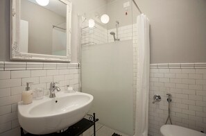 雙人房, 私人浴室 | 浴室 | 淋浴設備、吹風機、毛巾