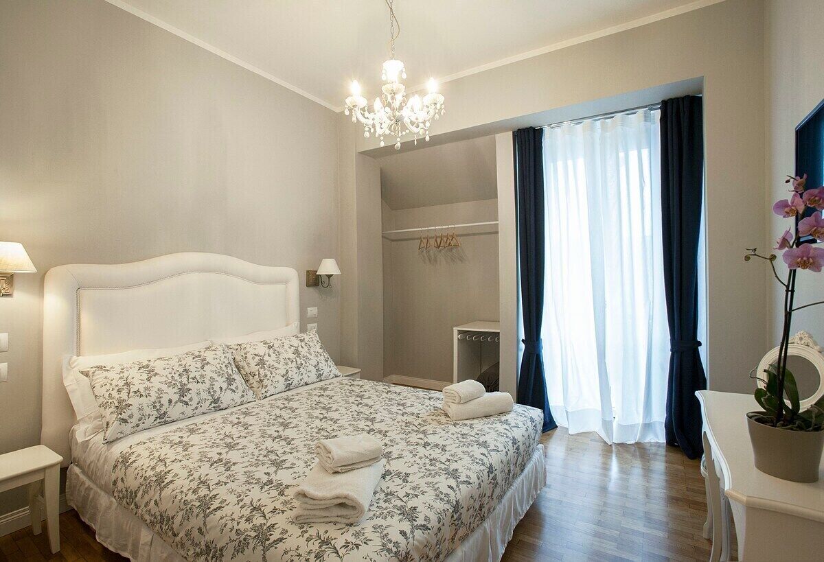 Habitación doble, baño privado | Escritorio, wifi gratis y ropa de cama 