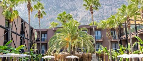 2 piscines extérieures