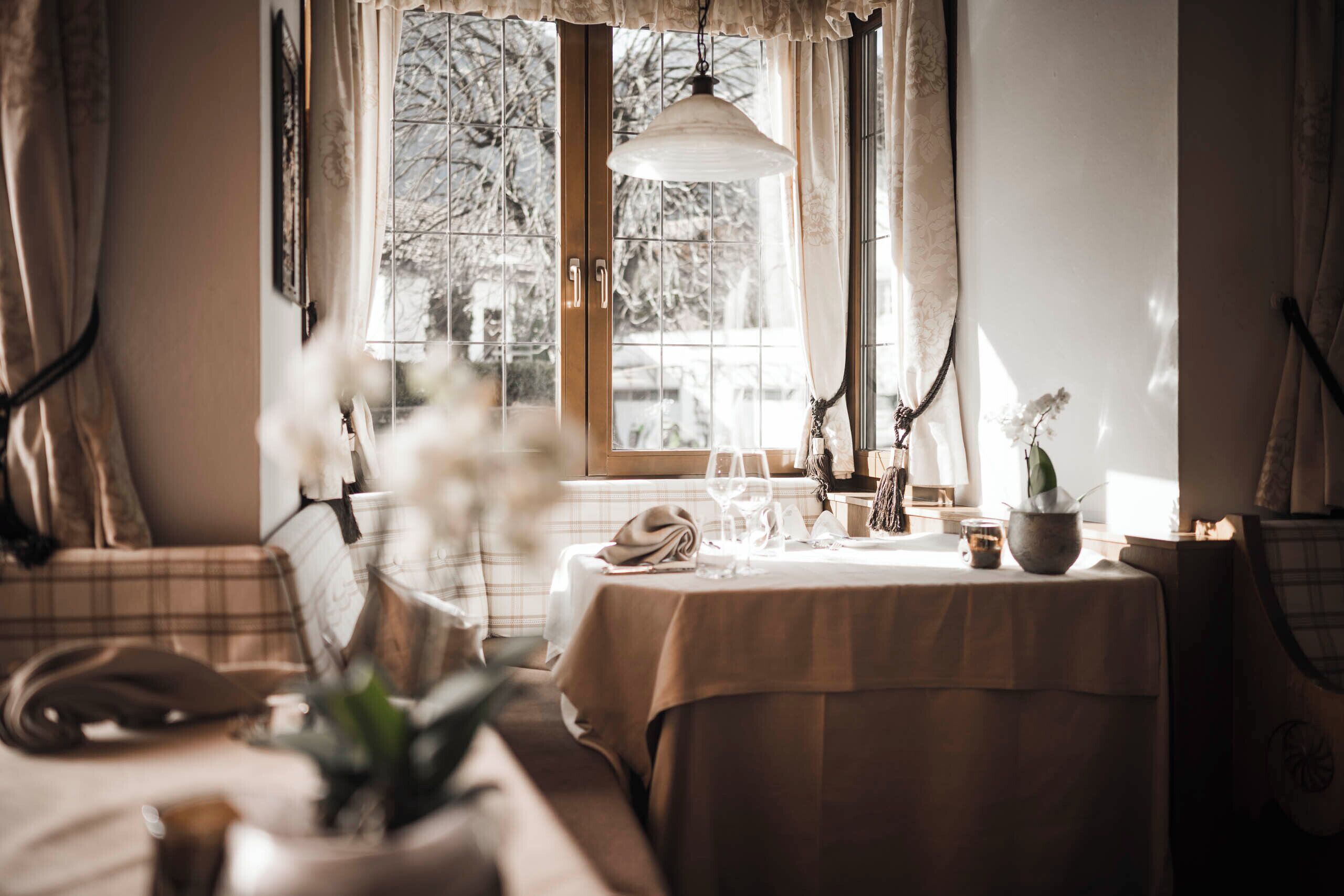 2 restaurants servant le petit déjeuner, spécialités Cuisine locale