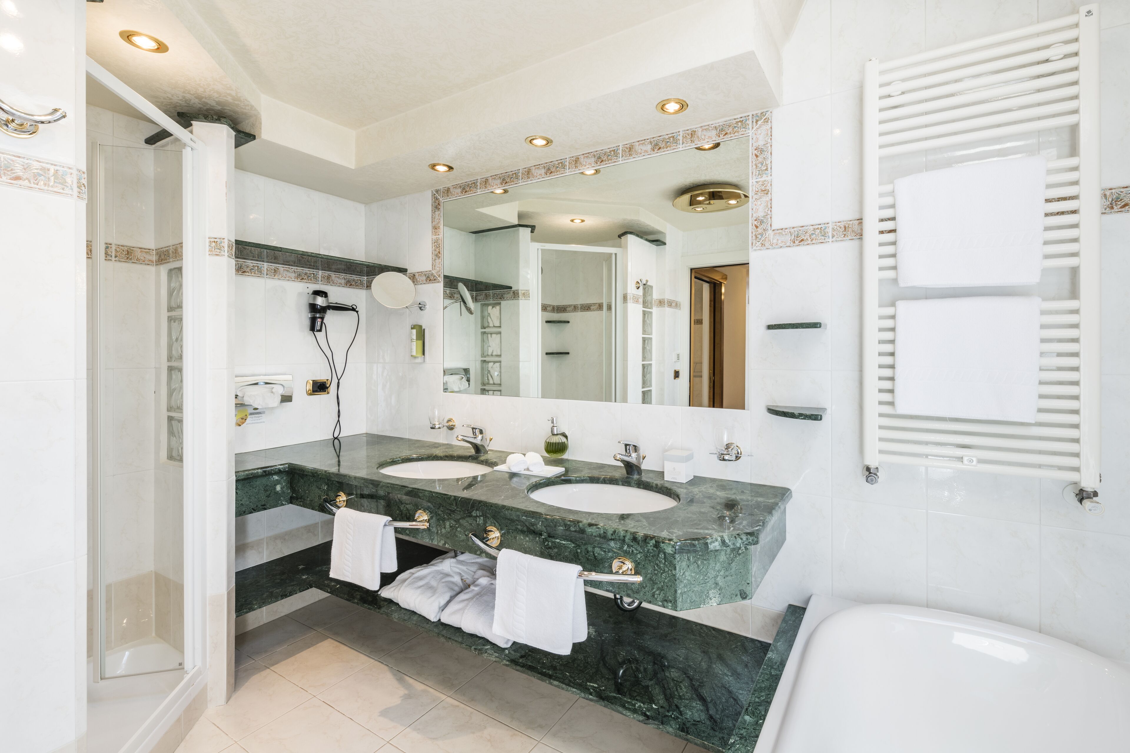 suite | bathroom | free toiletries, hair dryer, towels