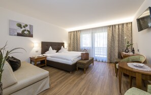Superior Double Room | Hypo-allergenic bedding, minibar, in-room safe, desk - Romantik Hotel & Restaurant Stafler (Campo di Trens)