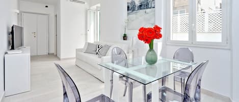 Apartment, 2 Bedrooms, Terrace | Dining room