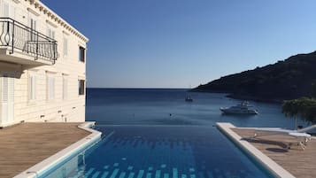 Sæsonbestemt udendørs pool