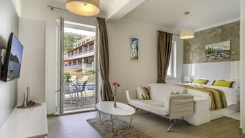 Superior Apartment, 1 Bedroom, Terrace, Sea View (on the 3rd floor) | Coffres-forts dans les chambres, bureau, Wi-Fi gratuit