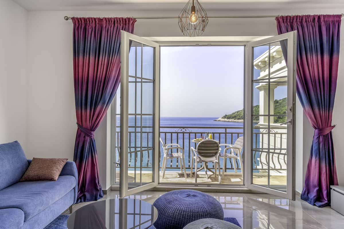 Comfort Apartment, 1 Bedroom, Balcony, Sea View (on the 3rd floor) | 客房内保险箱、办公桌、免费 WiFi