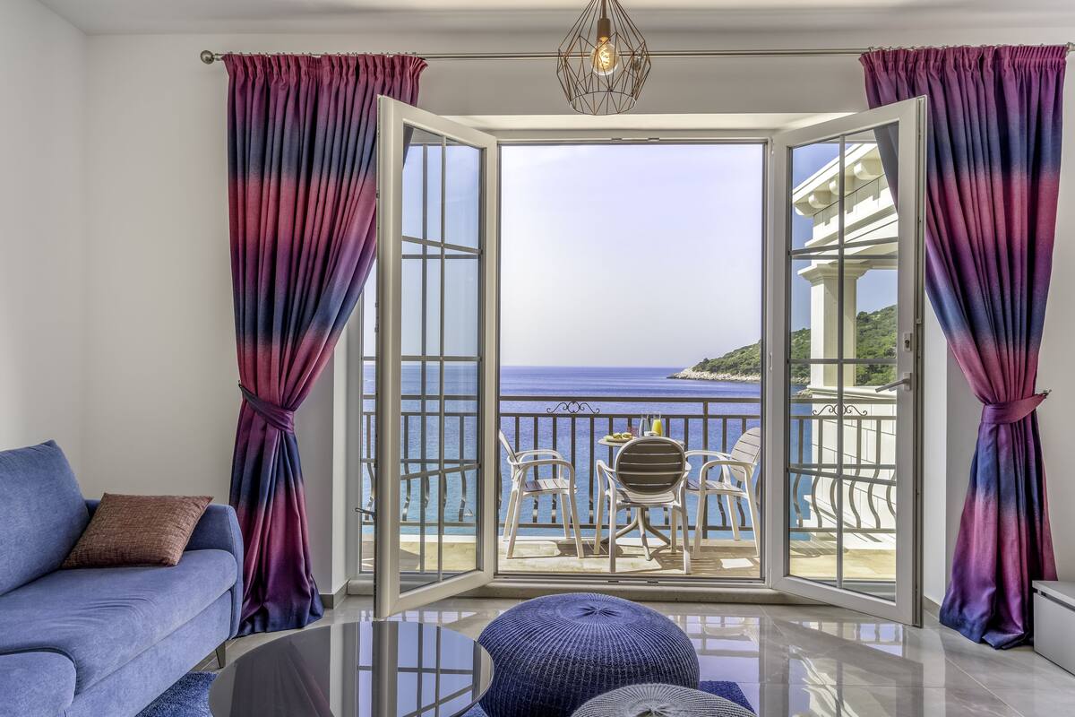 Comfort Apartment, 1 Bedroom, Balcony, Sea View (on the 3rd floor) | Een kluis op de kamer, een bureau, gratis wifi