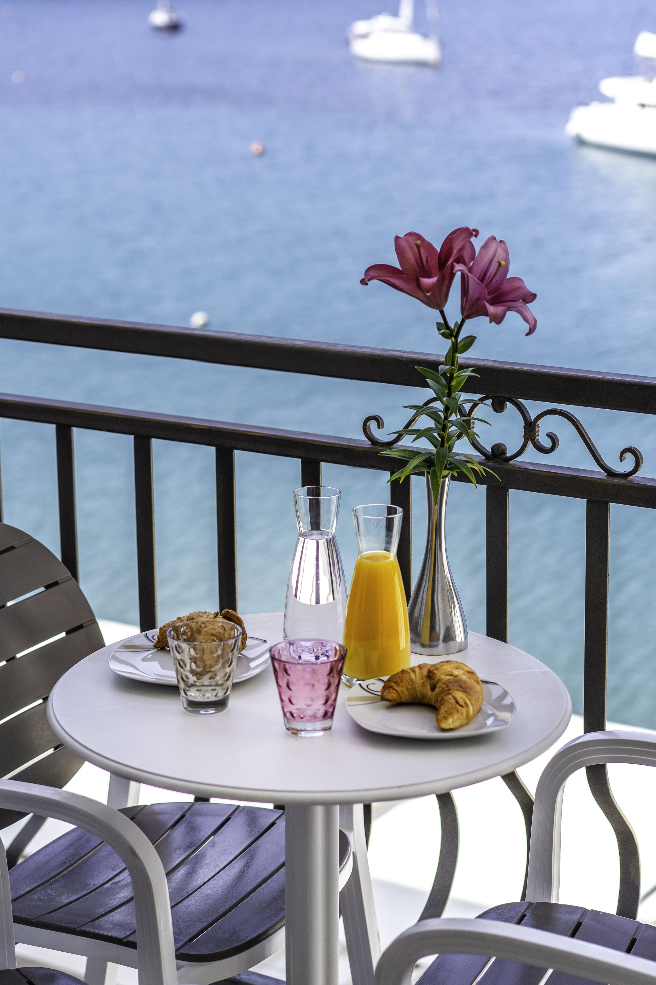 Comfort appartement, 1 slaapkamer, balkon, uitzicht op zee | Een kluis op de kamer, een bureau, gratis wifi